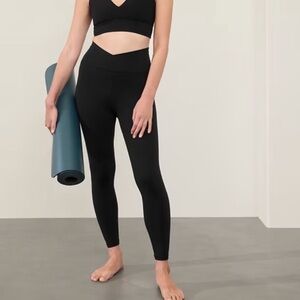 Athleta Transcend Crossover 7/8 Tight  - size M